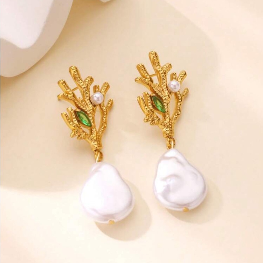 White Pearl Drop Earrings N891